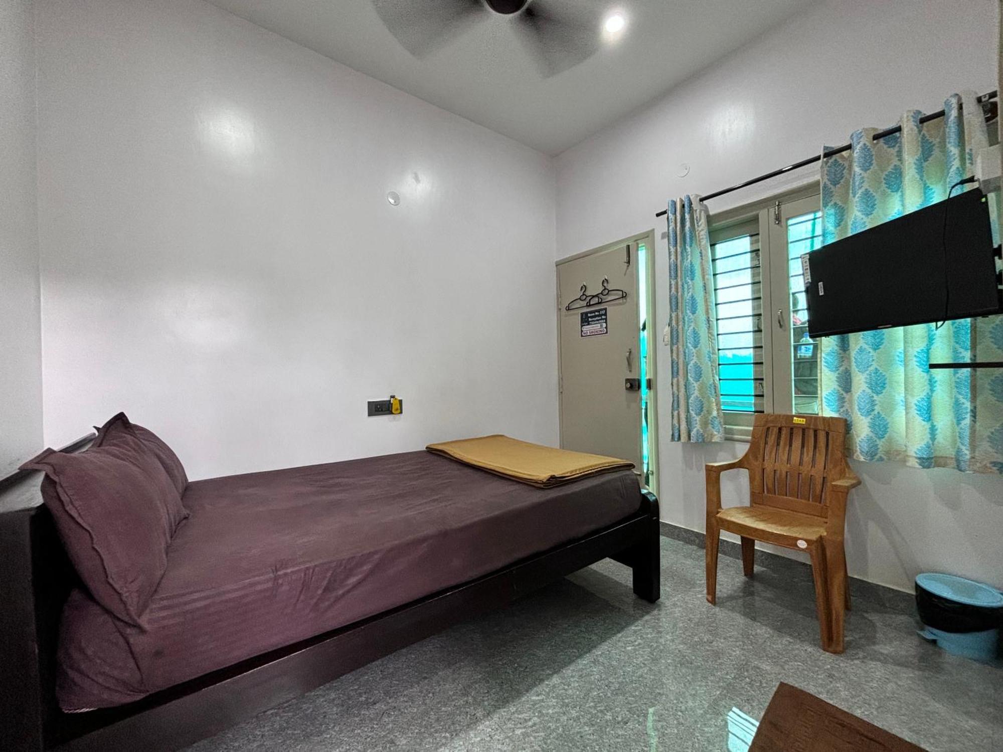 Sri Siri Lodge And Hotel Chikmagalūr Buitenkant foto