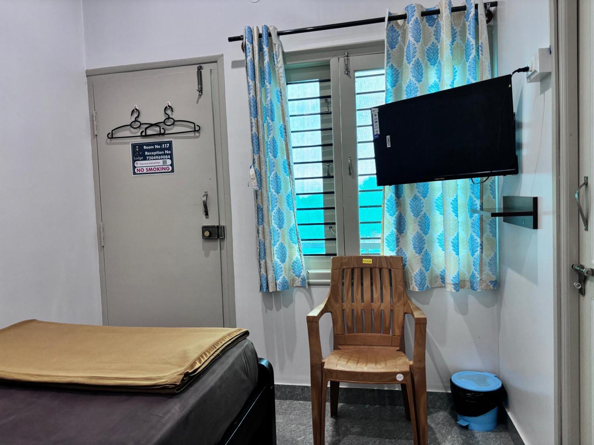 Sri Siri Lodge And Hotel Chikmagalūr Buitenkant foto